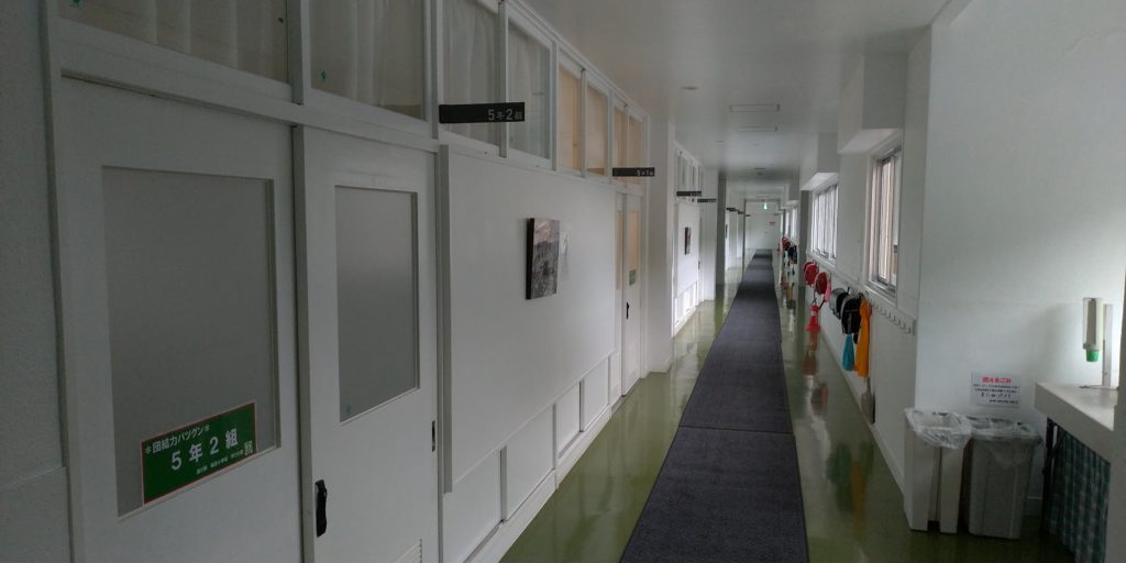 宿泊部屋への廊下