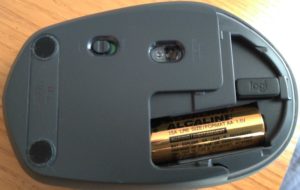M590電池蓋を取った画像